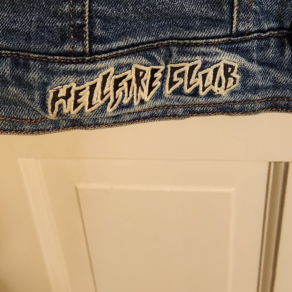Sleeveless Blue Denim Vest with Patch Detail - Picture 6 of 6